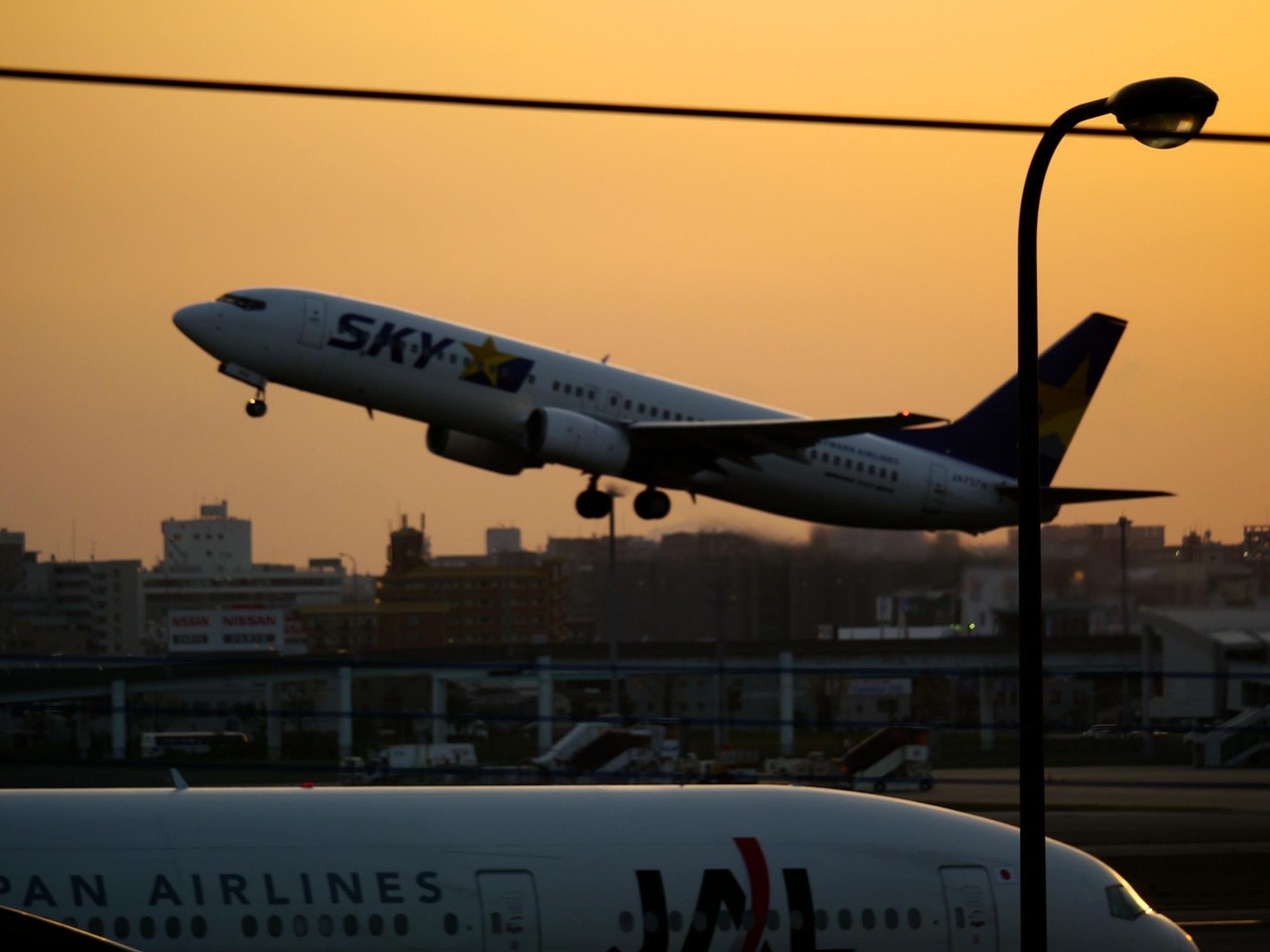 全球航空运输逐渐复苏，最新国际航班恢复信息汇总
