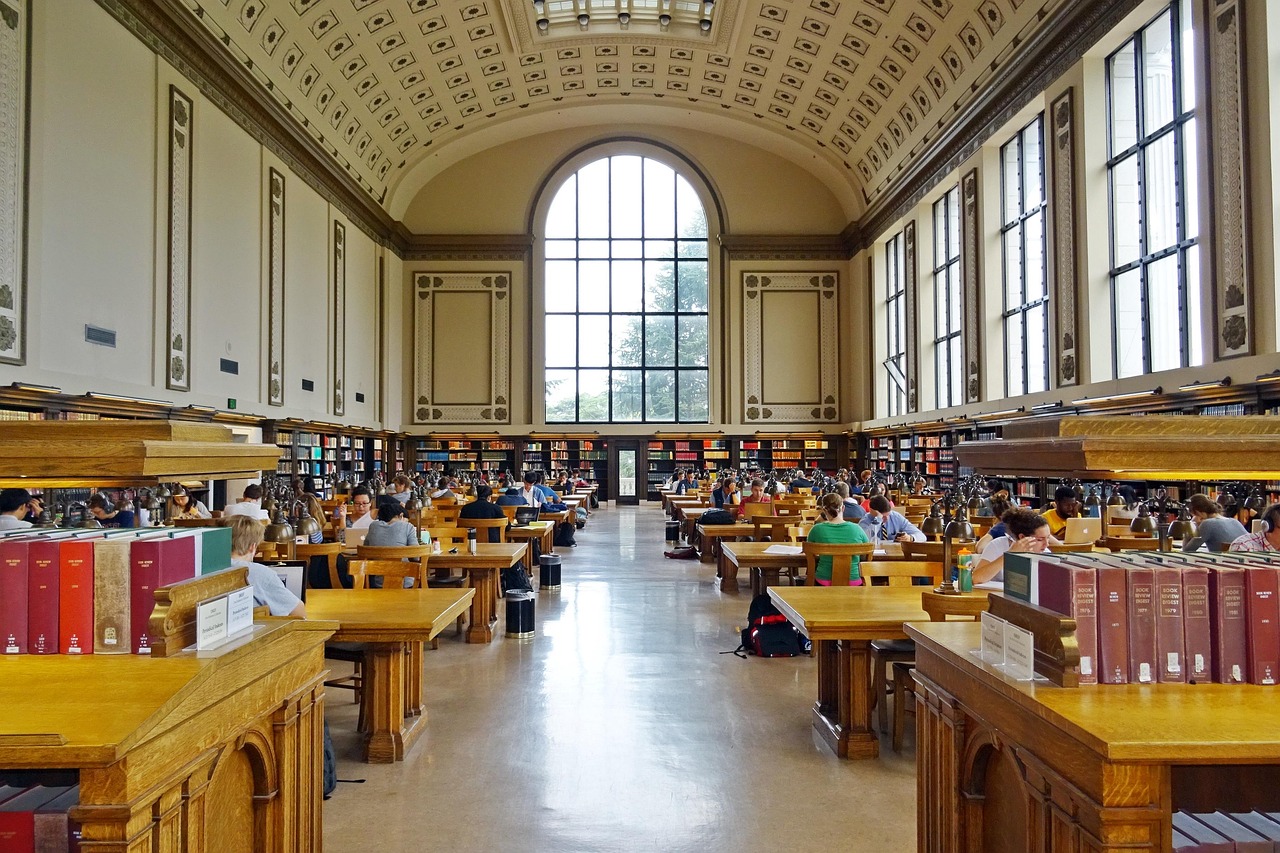 美国大学最新开学信息概览，开学季全面解读
